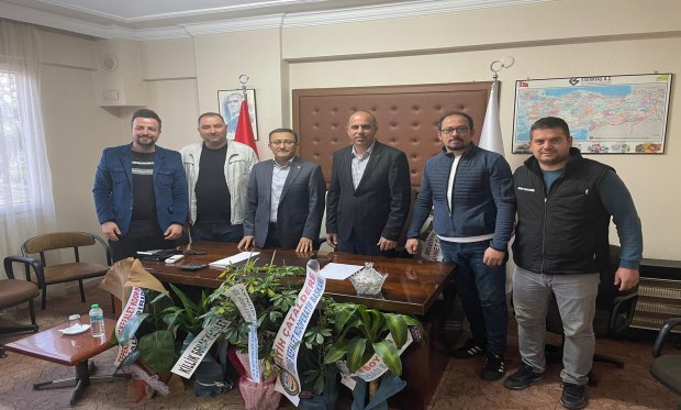 Alaşehir Madeni Sanatkarlar Odamıza hayırlı olsun ziyaretine gelen Alaşehir Kaymakamımız Sn.Abdullah Uçgun'u Odamızda ağırladık.